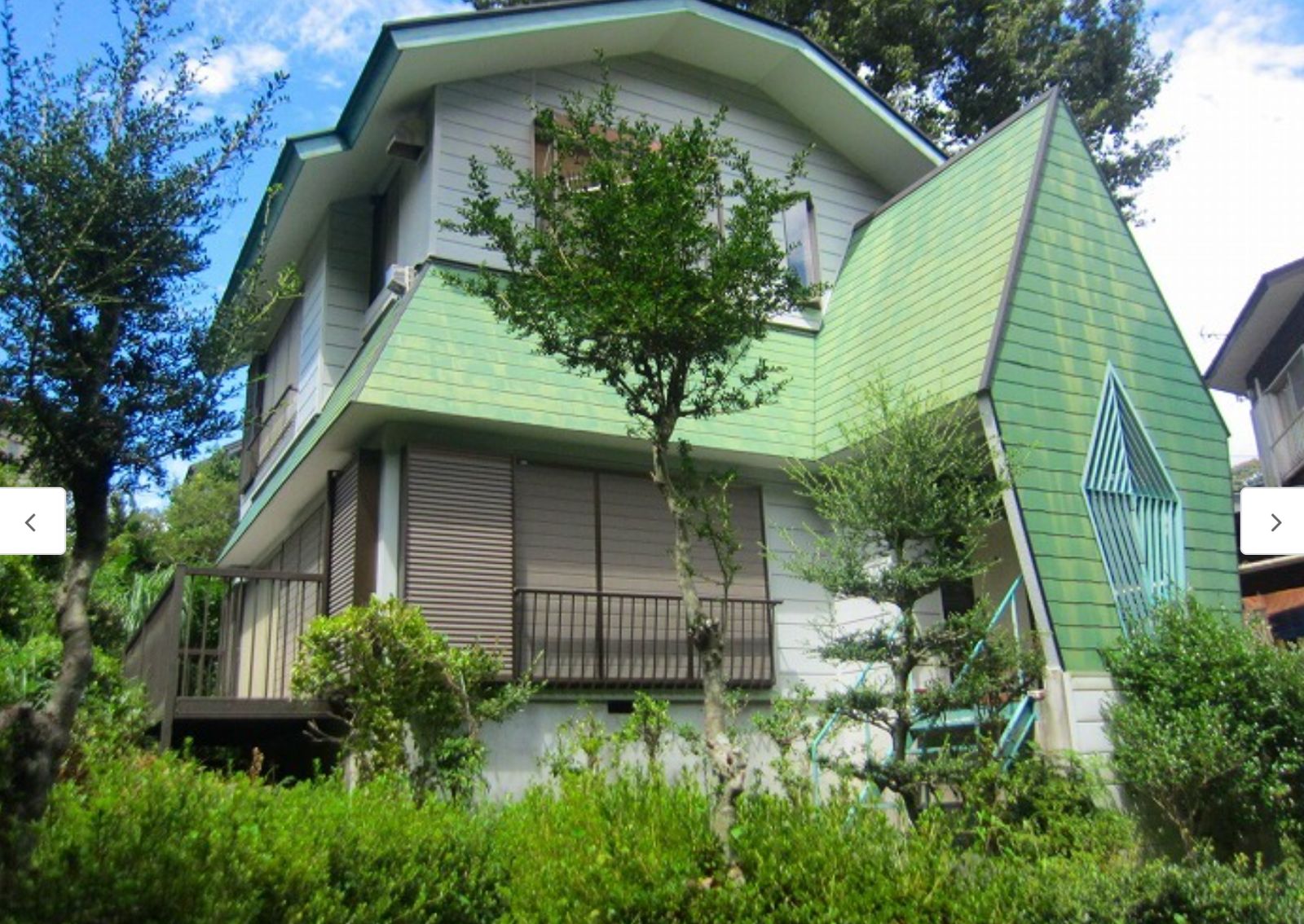 Pale green Green Dragon Refuge house with a pointed front